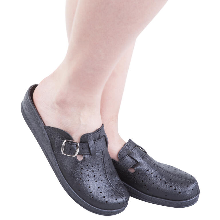 Pantofle damskie z zakrytymi palcami i klamrą czarne, rozmiar 37 1